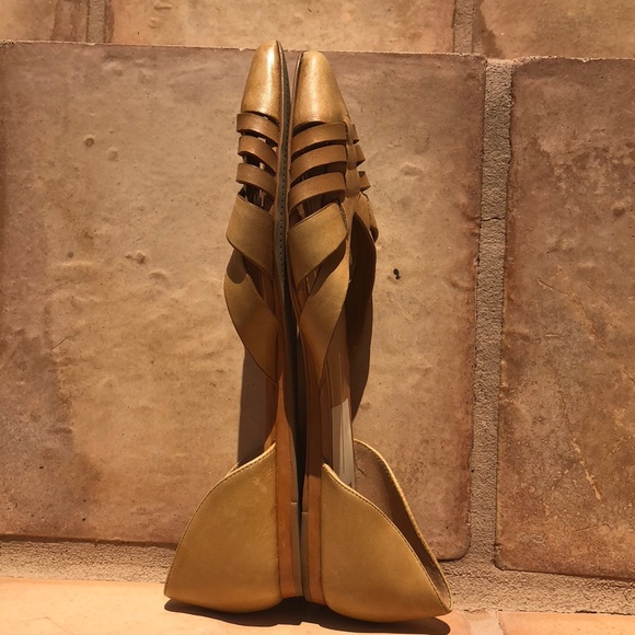 Dolce Vita Tan Flats - Picture 2 of 3